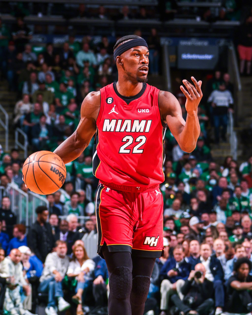 爱游戏官网-广州队围绕NBA季后赛造点机会巴特勒与40激战MAD分钟，现场解说直呼：广州队转会期调整名单(巴特勒2023季后赛关键球合集)